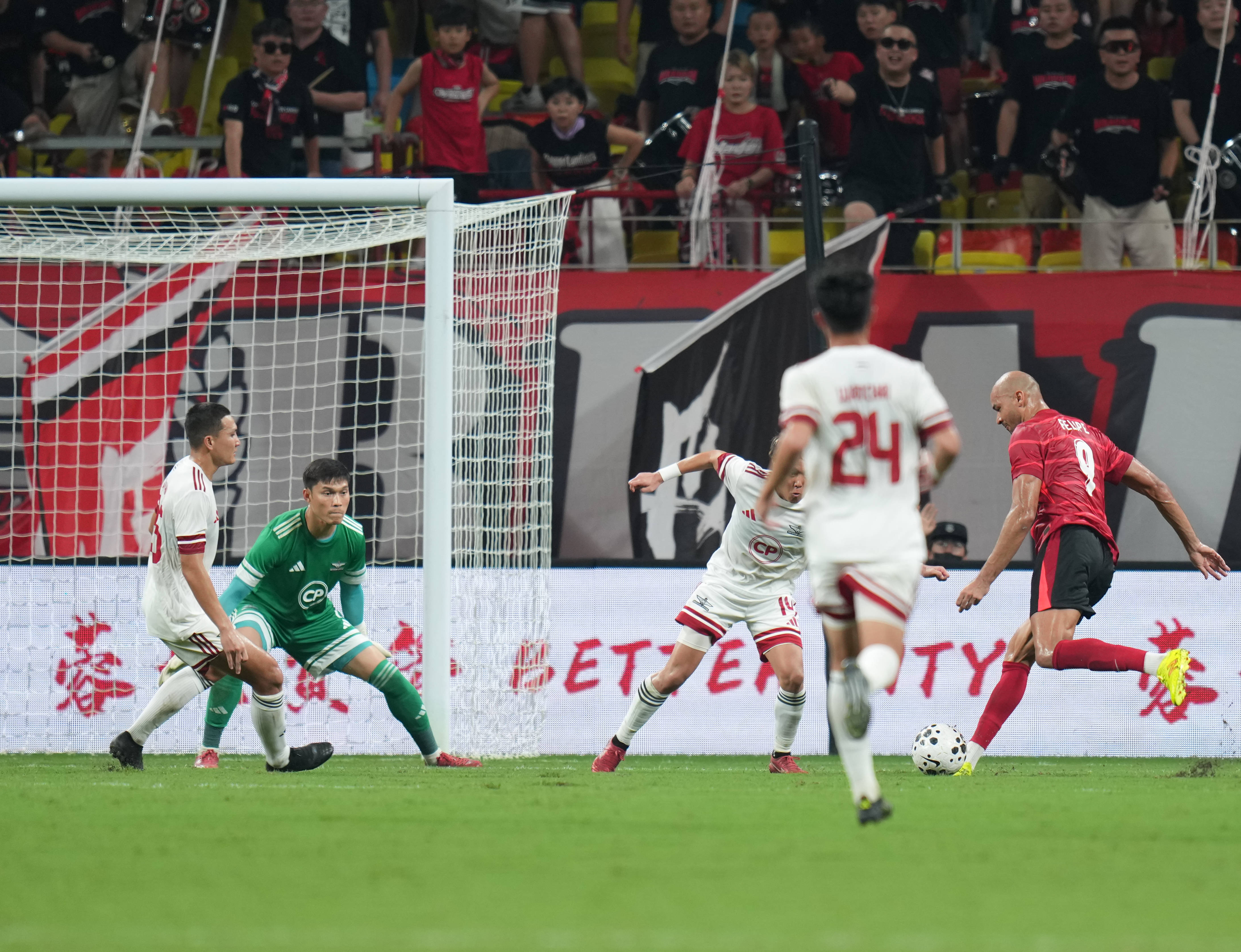 英雄联盟-包含马德里竞技发布备战花絮；国际比赛日刷新队史纪录；亚冠任务艰巨；身体对抗强度拉满的词条