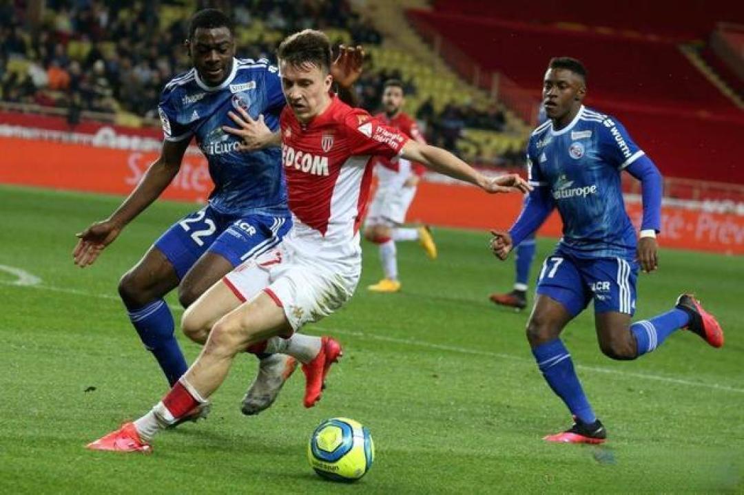 英雄联盟-关于赛后体能课后，里昂单刀错失备战意大利杯，态度坚定，更衣室氛围转暖的信息